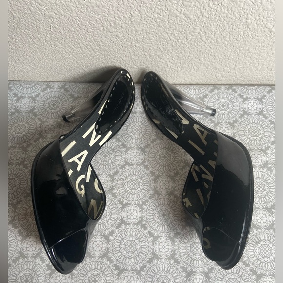 Gianni Bini~Black~Patent Leather~Slide~Pump~Peep Toe~Clear Acrylic Heel~Size 10 - Picture 5 of 14